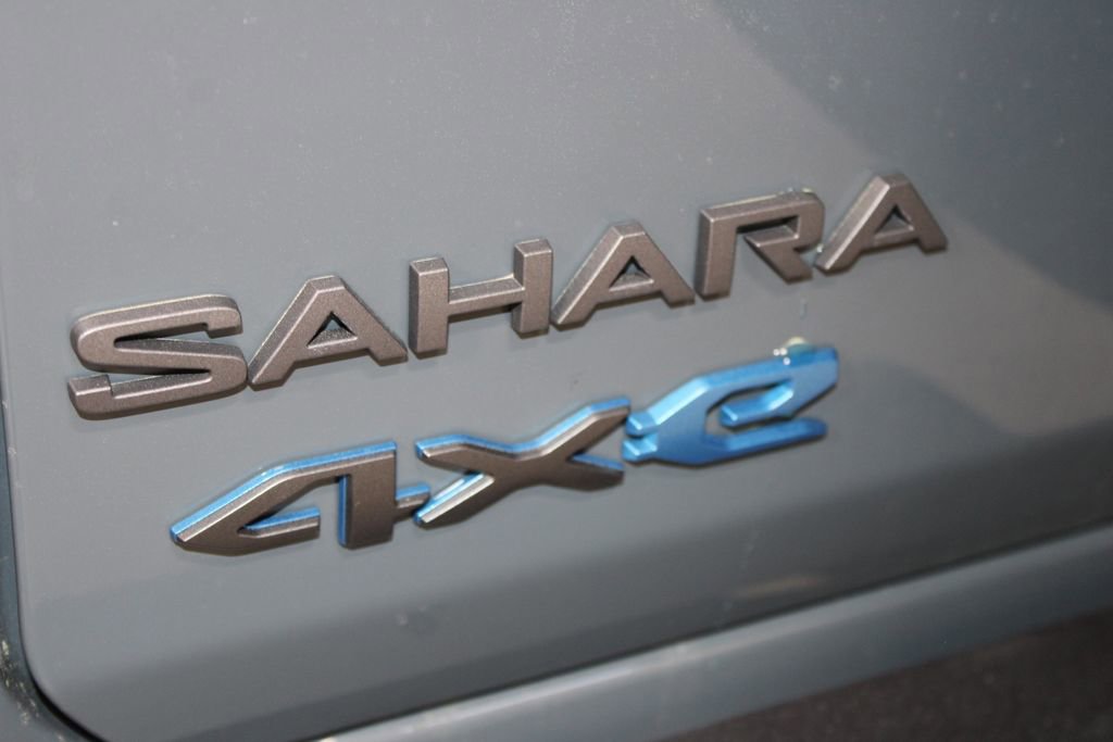 Used 2025 Jeep Wrangler Unlimited Sahara w/ Safety Group image 24