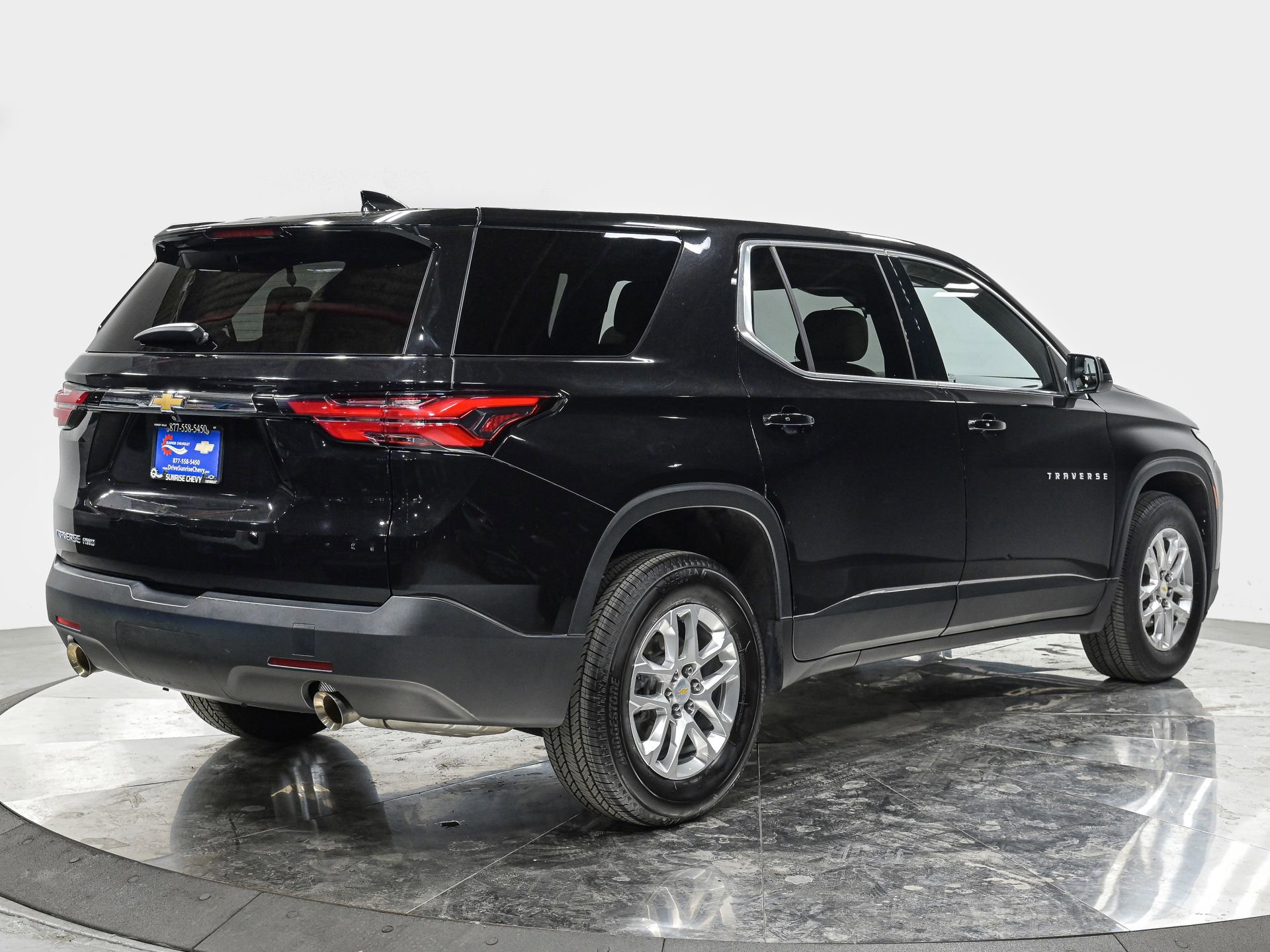 Used 2023 Chevrolet Traverse LS image 7