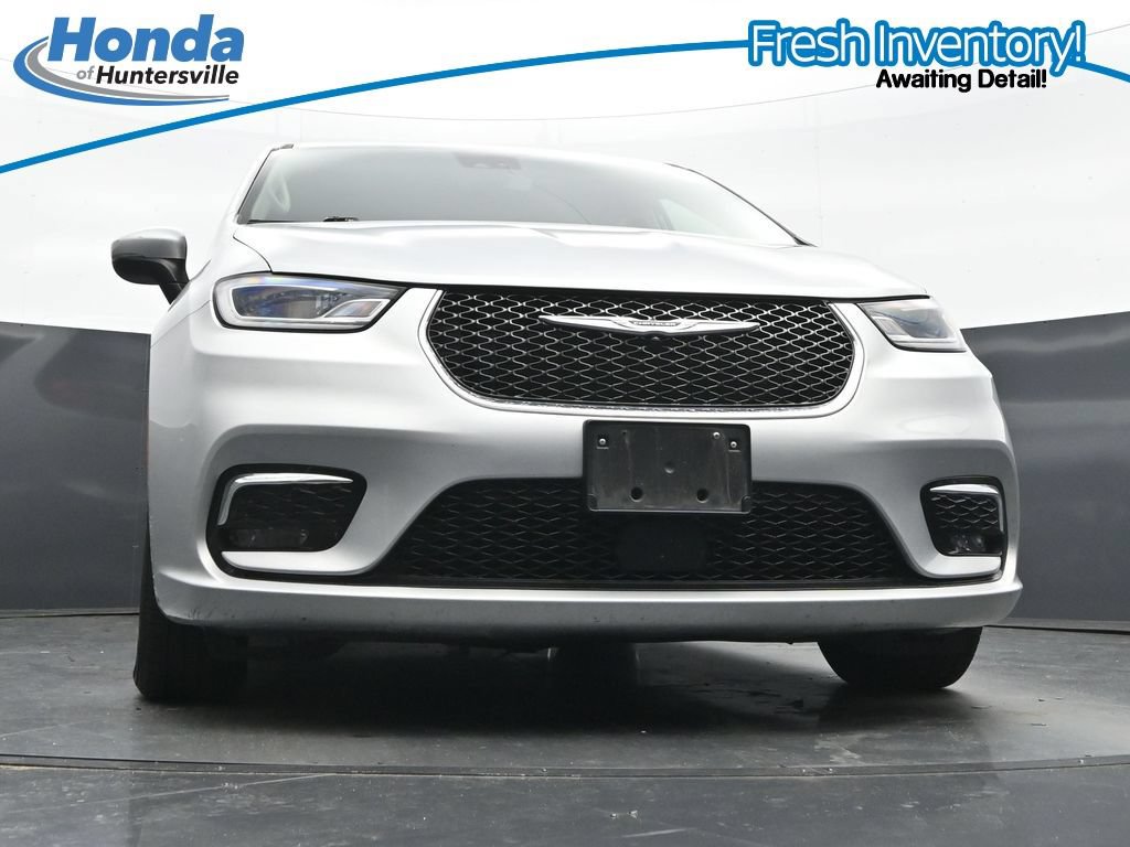 Used 2023 Chrysler Pacifica Touring-L FWD image 30