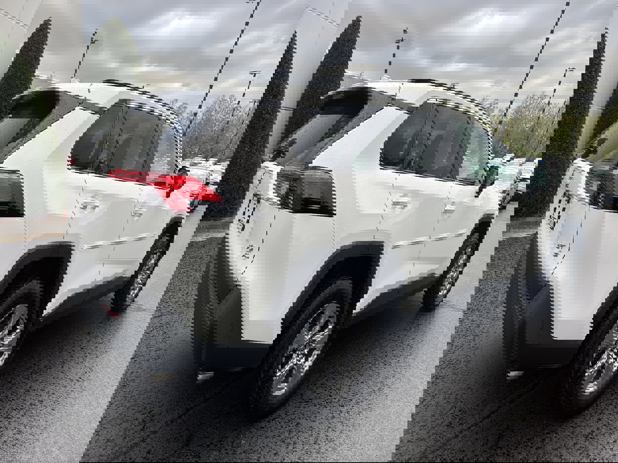 Used 2022 Toyota RAV4 XLE w/ XLE Grade Weather Package AWD/4WD image 12