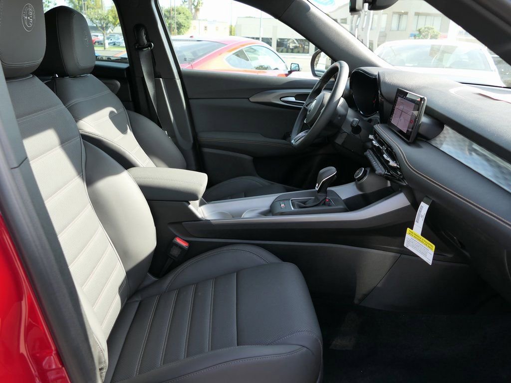 New 2025 Alfa Romeo Tonale w/ Premium Package image 30