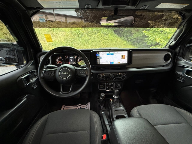 Used 2025 Jeep Gladiator Sport AWD/4WD image 11