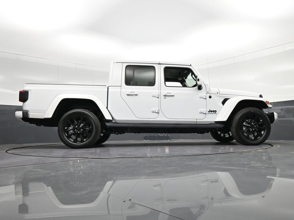 Used 2021 Jeep Gladiator Overland image 32