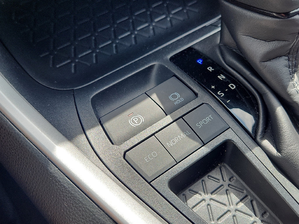 Certified 2025 Toyota RAV4 XLE FWD image 26