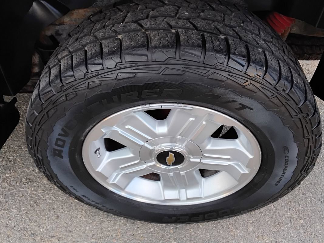 Used 2005 Chevrolet Avalanche LS w/ Avalanche South-West Package image 19