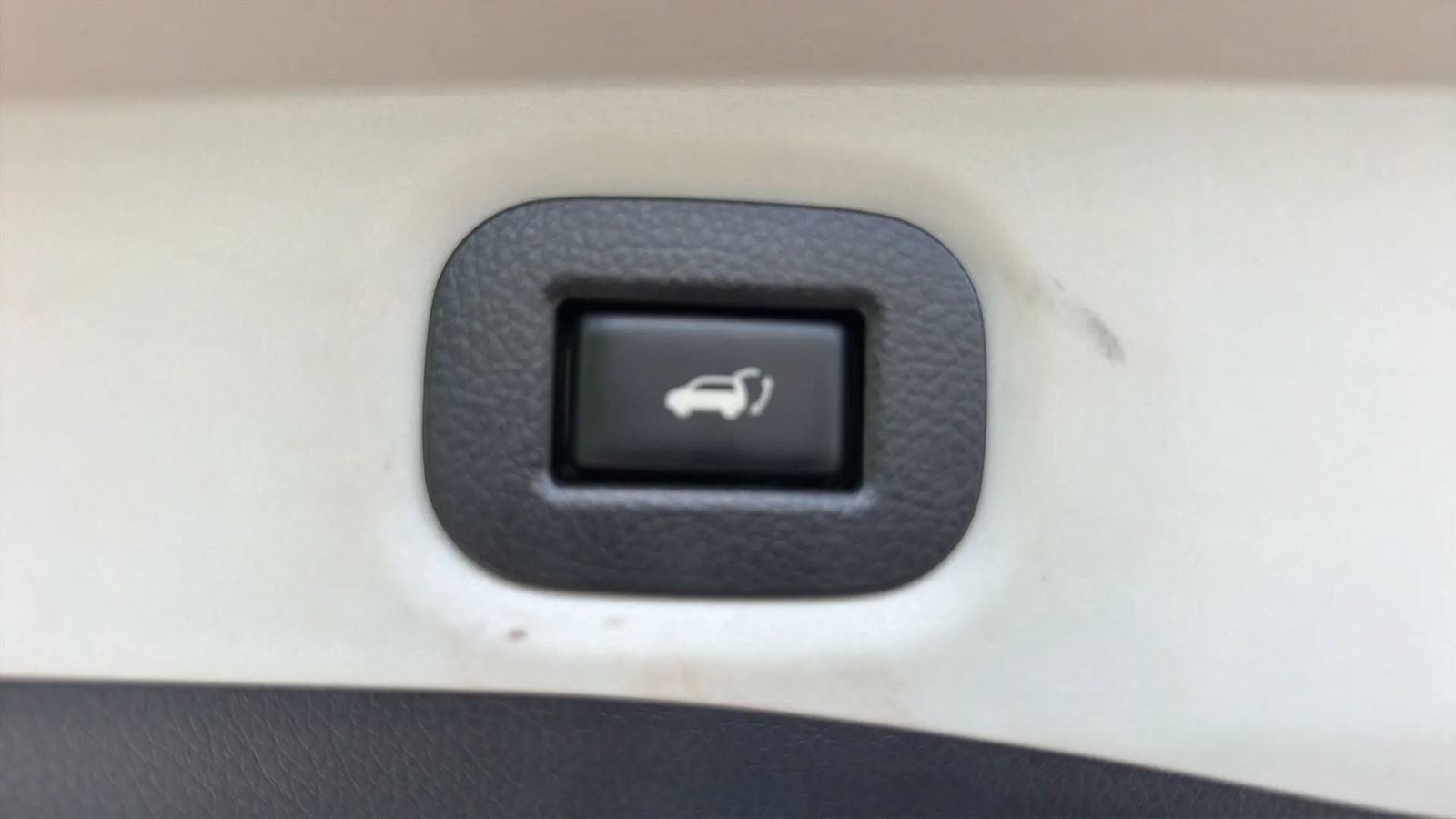 Used 2014 Nissan Rogue SV w/ SV Premium Package AWD/4WD image 60