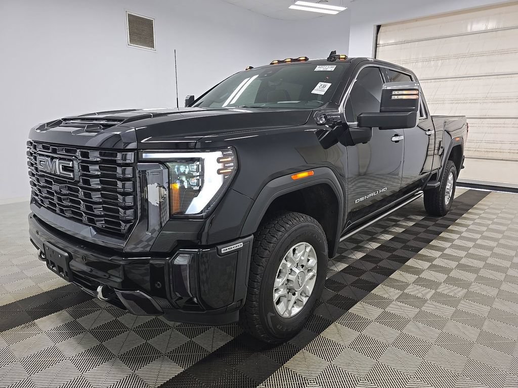 Used 2024 GMC Sierra 3500 Denali Ultimate AWD/4WD image 3