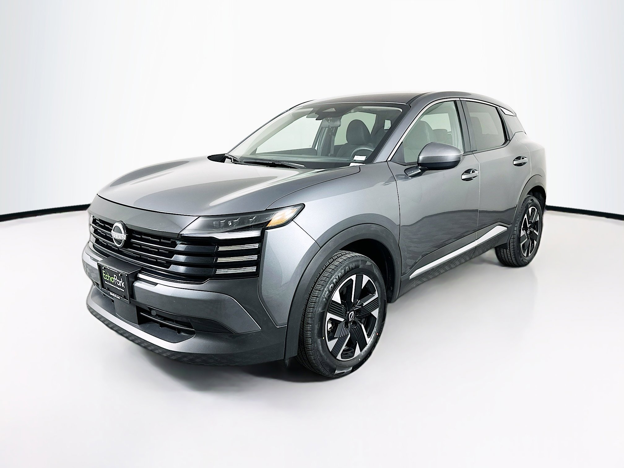 Used 2025 Nissan Kicks SV image 3