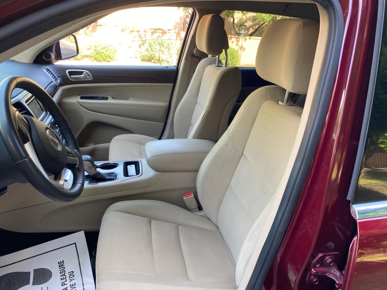 Used 2016 Jeep Grand Cherokee Laredo image 30