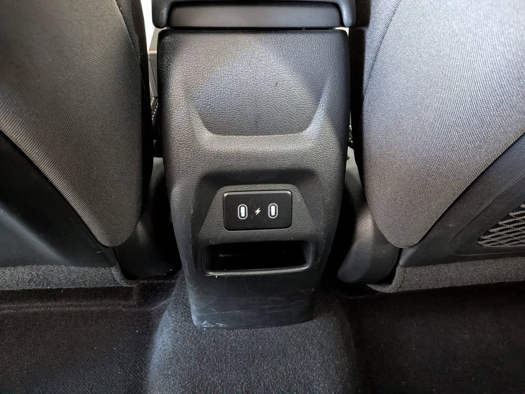 Used 2025 Hyundai Venue SEL FWD image 28