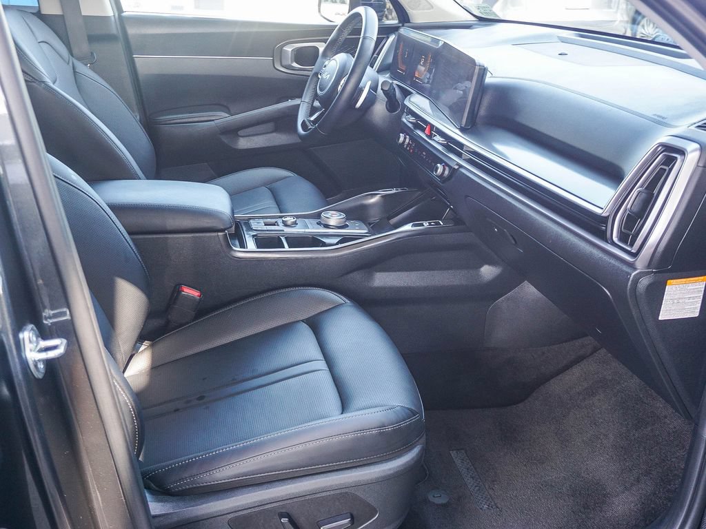 Certified 2025 Kia Sorento EX FWD image 13