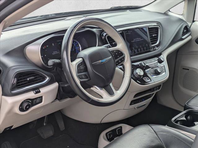 Used 2019 Chrysler Pacifica Limited w/ Advanced Safetytec Group FWD image 11