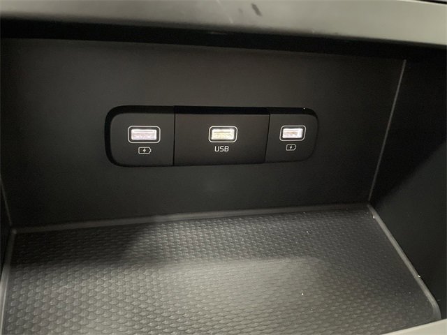 Used 2024 Kia Carnival LX image 26