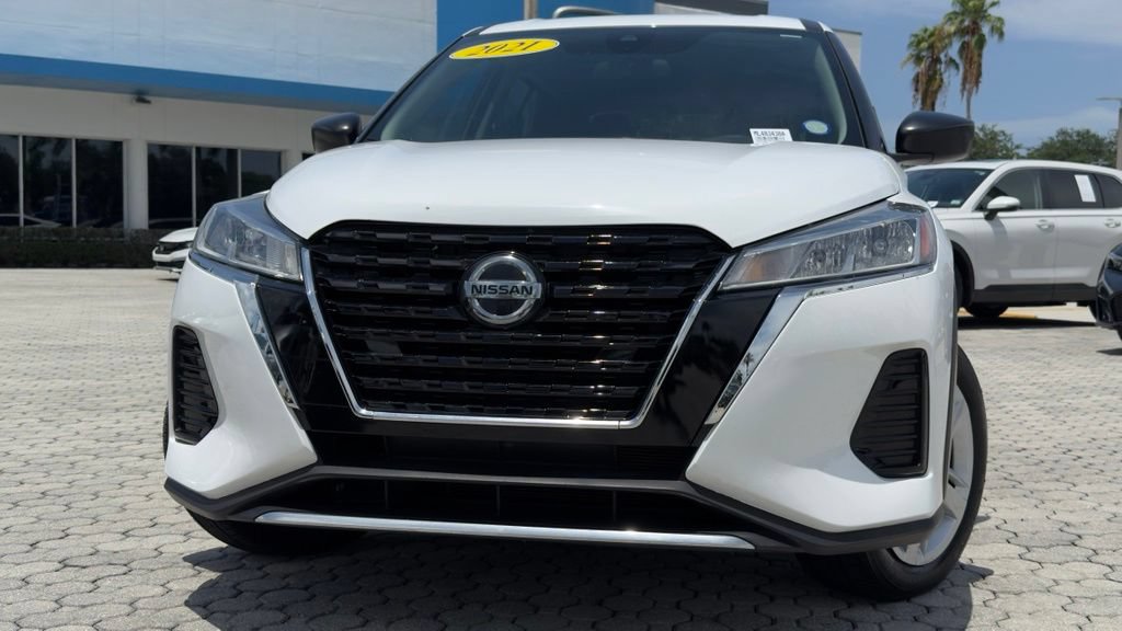 Used 2021 Nissan Kicks S FWD image 2