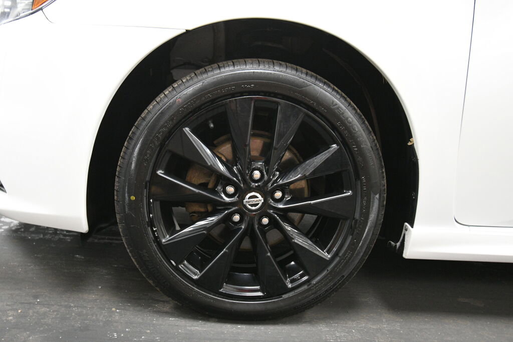 Used 2018 Nissan Sentra SR w/ Technology Package image 32