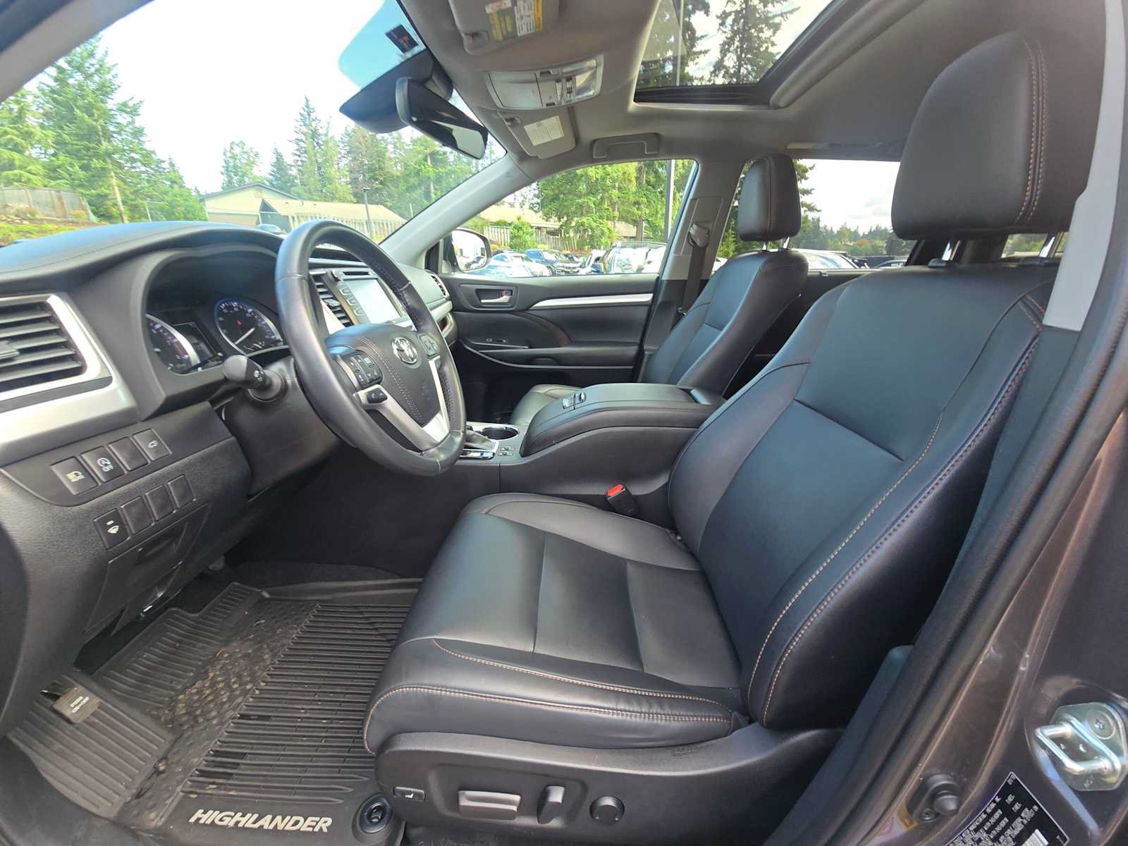 Used 2019 Toyota Highlander XLE AWD/4WD image 21