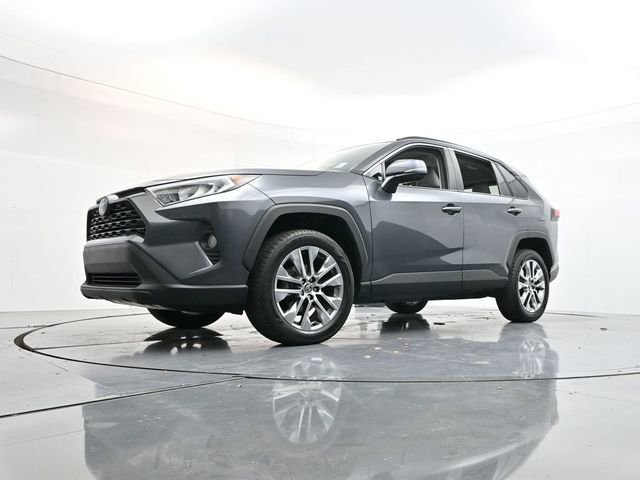 Used 2020 Toyota RAV4 XLE Premium image 29