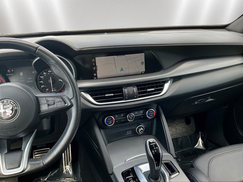 Used 2023 Alfa Romeo Stelvio Veloce AWD/4WD image 9