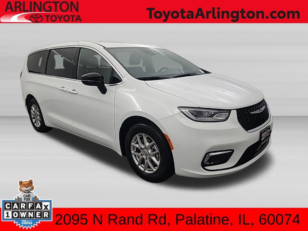 Used 2025 Chrysler Pacifica Select