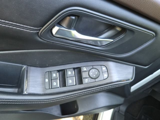 Used 2023 Nissan Rogue SV w/ SV Premium B Package AWD/4WD image 18