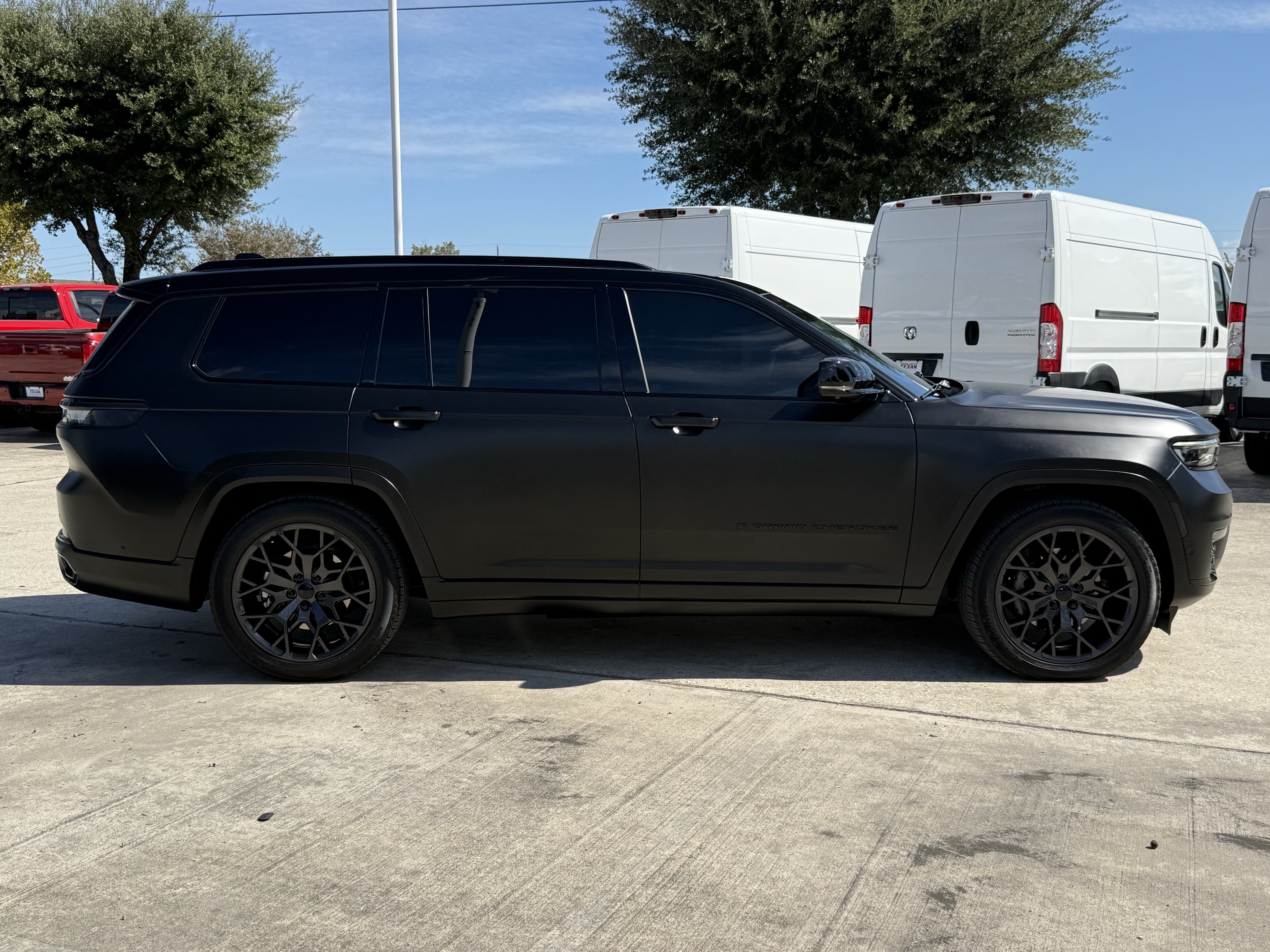 Used 2025 Jeep Grand Cherokee L Summit AWD/4WD image 3