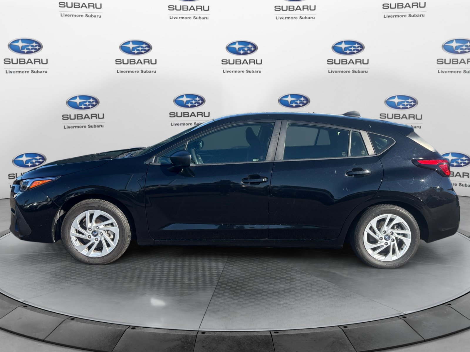 Used 2024 Subaru Impreza 2.0i AWD/4WD image 3