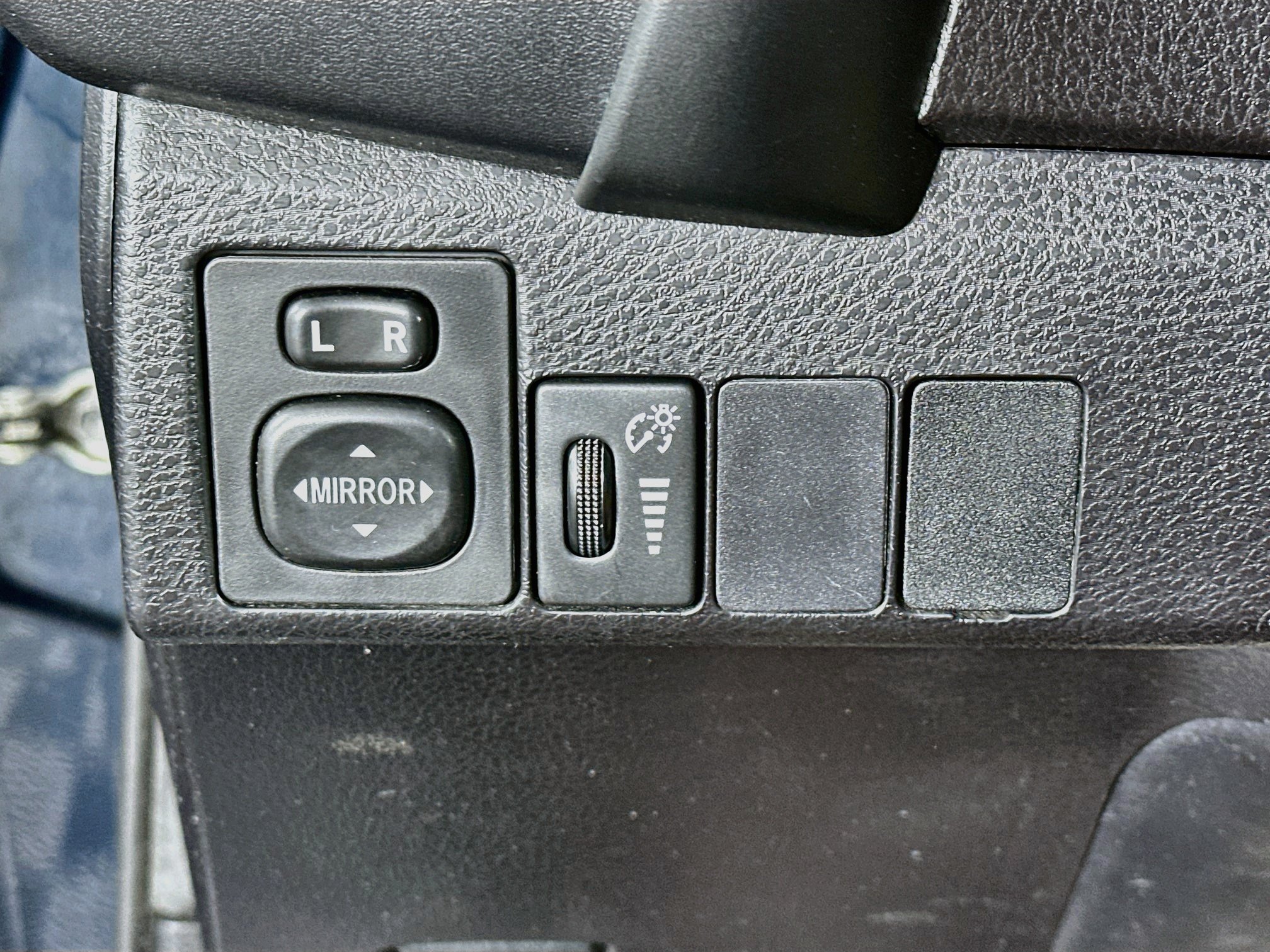 Used 2018 Toyota Corolla LE FWD image 17