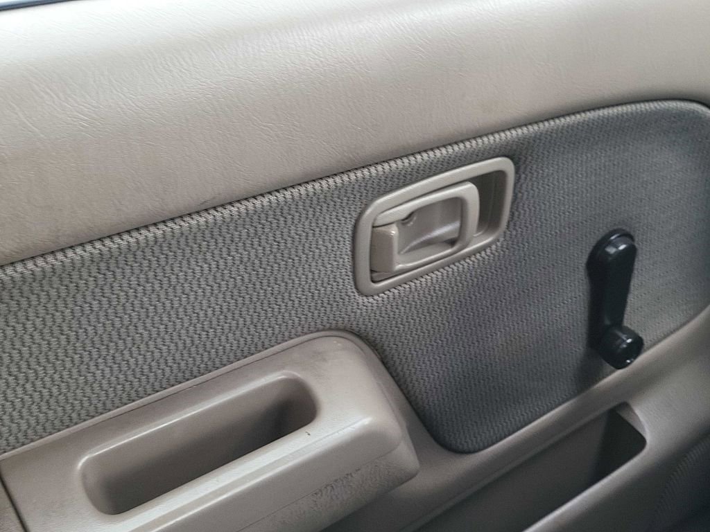 Used 2003 Nissan Frontier XE w/ Value Truck Pkg image 16