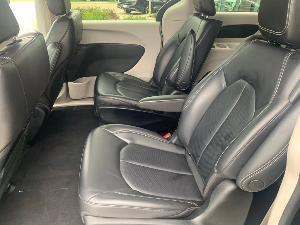 Used 2023 Chrysler Pacifica Touring-L FWD image 30