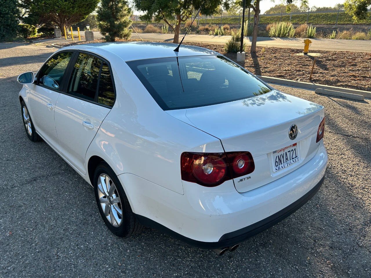 Used 2010 Volkswagen Jetta Limited Edition FWD image 21