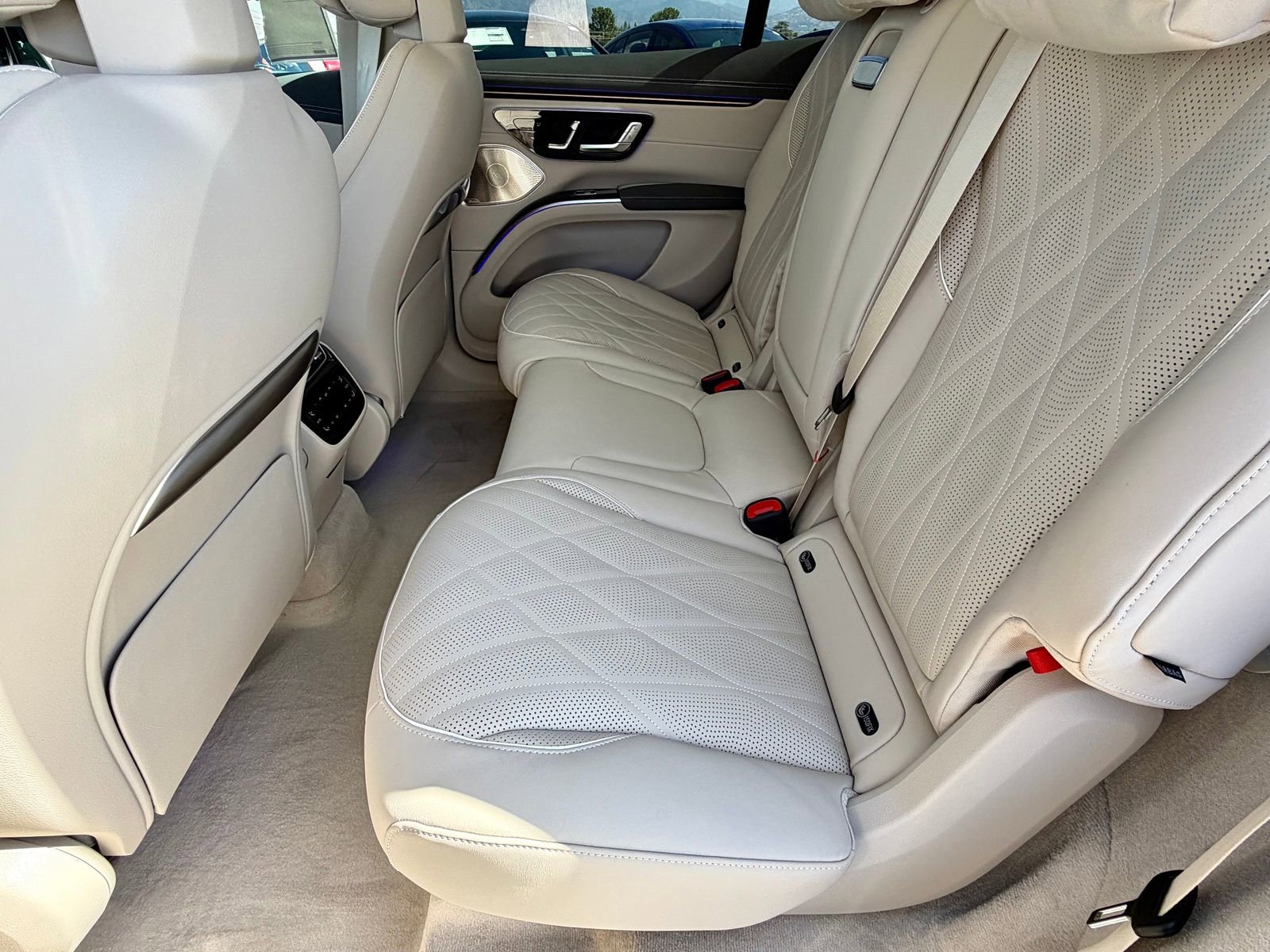 New 2026 Mercedes-Benz EQS 550 4MATIC SUV image 27