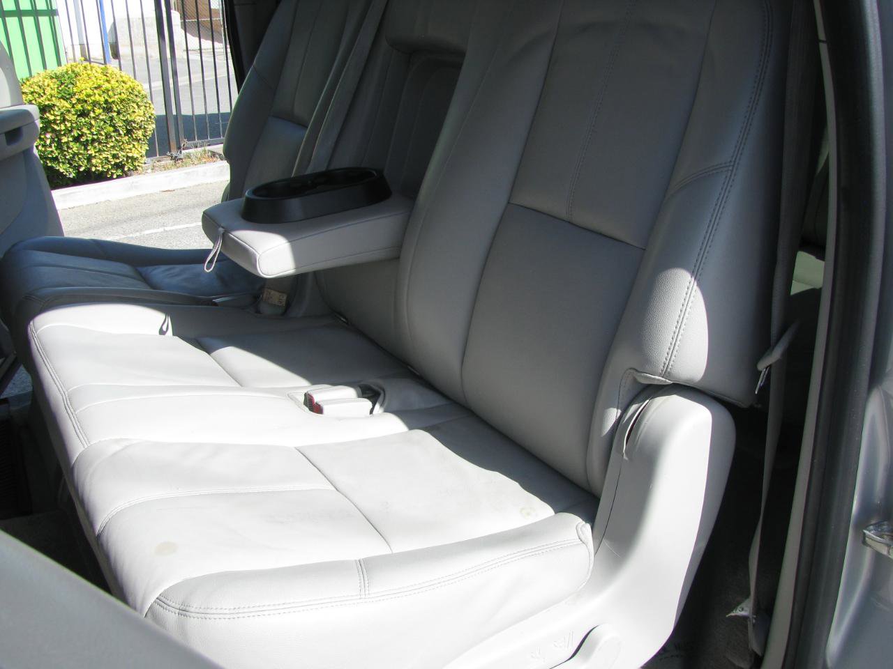 Used 2014 Chevrolet Suburban LT RWD image 13