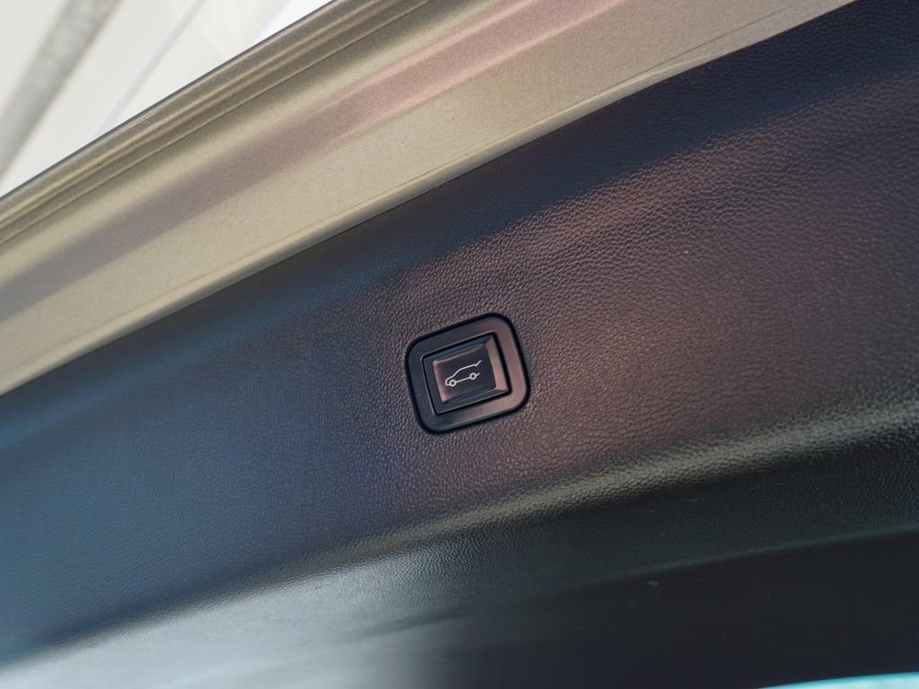 Used 2019 Buick Enclave Avenir w/ Avenir Technology Package AWD/4WD image 12