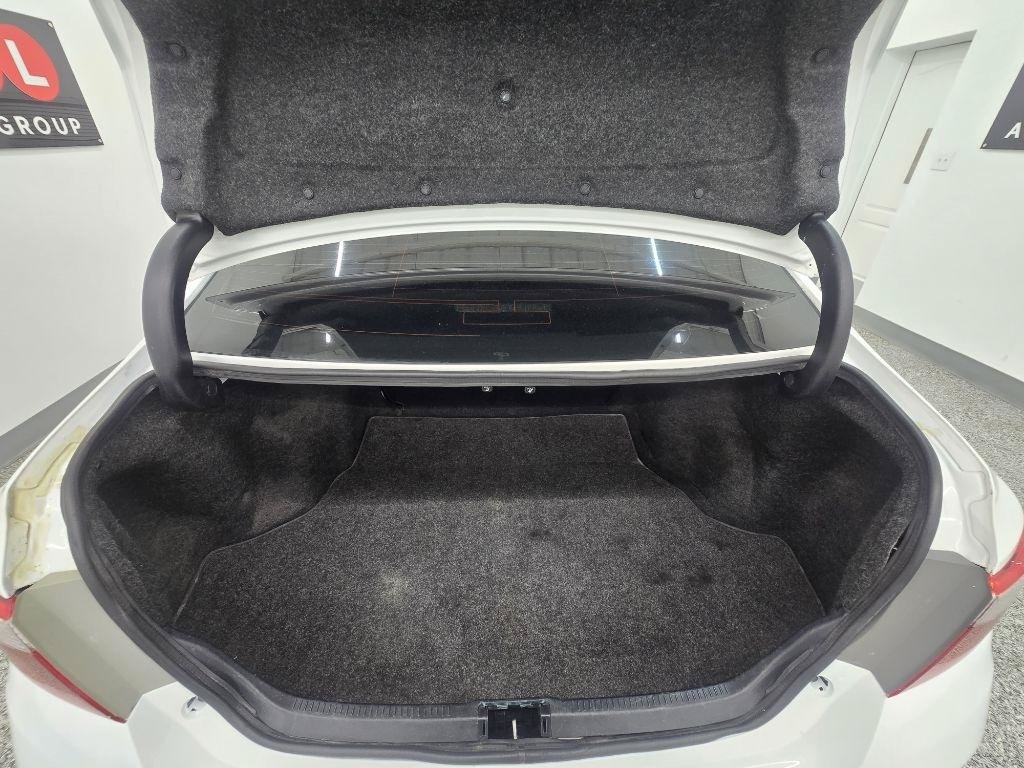 Used 2017 Toyota Camry SE w/ Moonroof Package FWD image 16