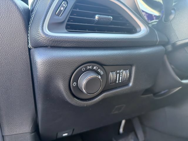 New 2027 Chrysler Pacifica Select FWD image 10