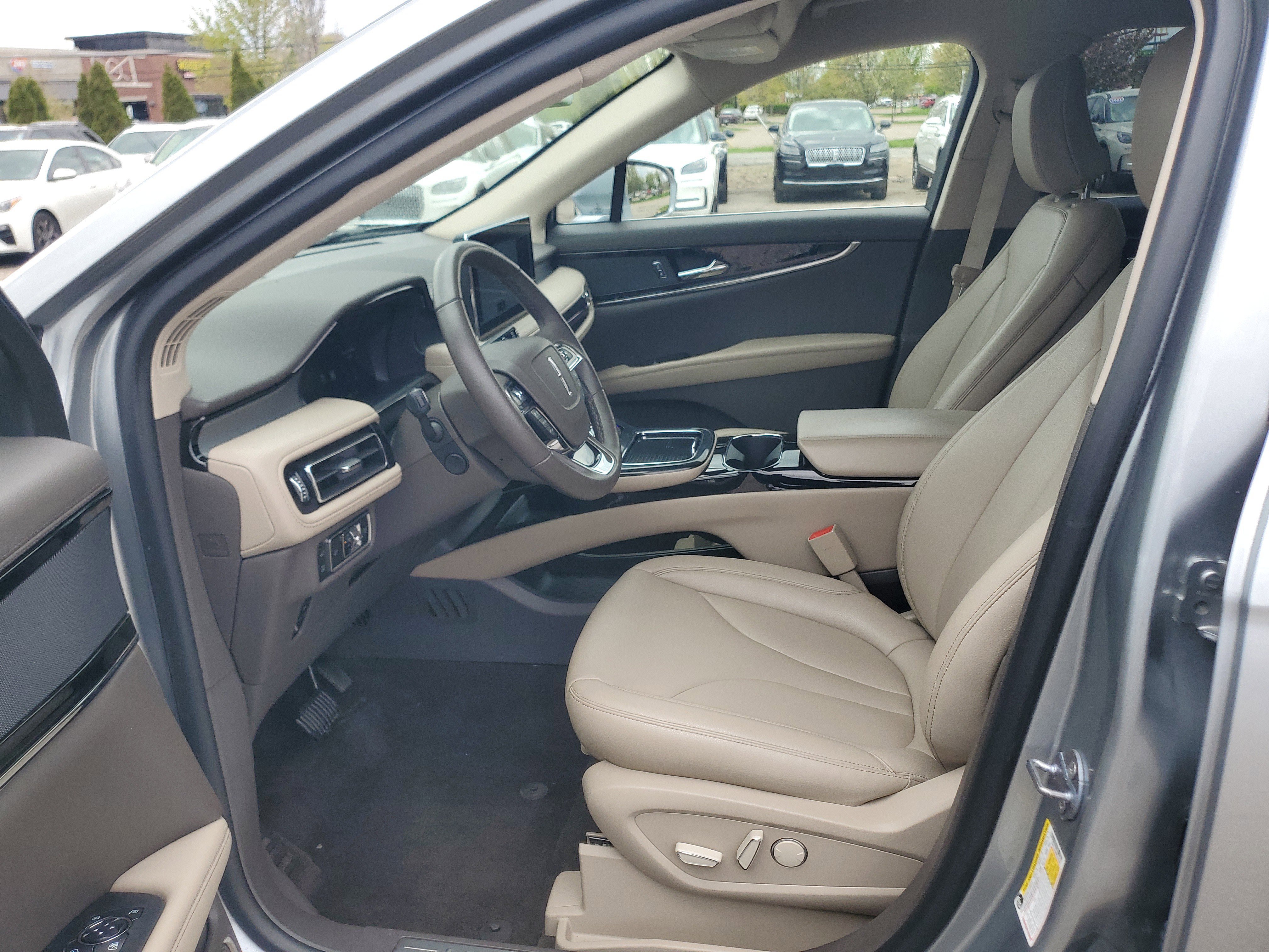 Certified 2023 Lincoln Nautilus AWD w/ Premium Package image 12