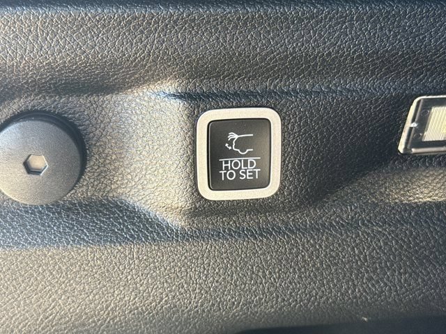 Used 2023 Jeep Grand Cherokee L Laredo AWD/4WD image 11