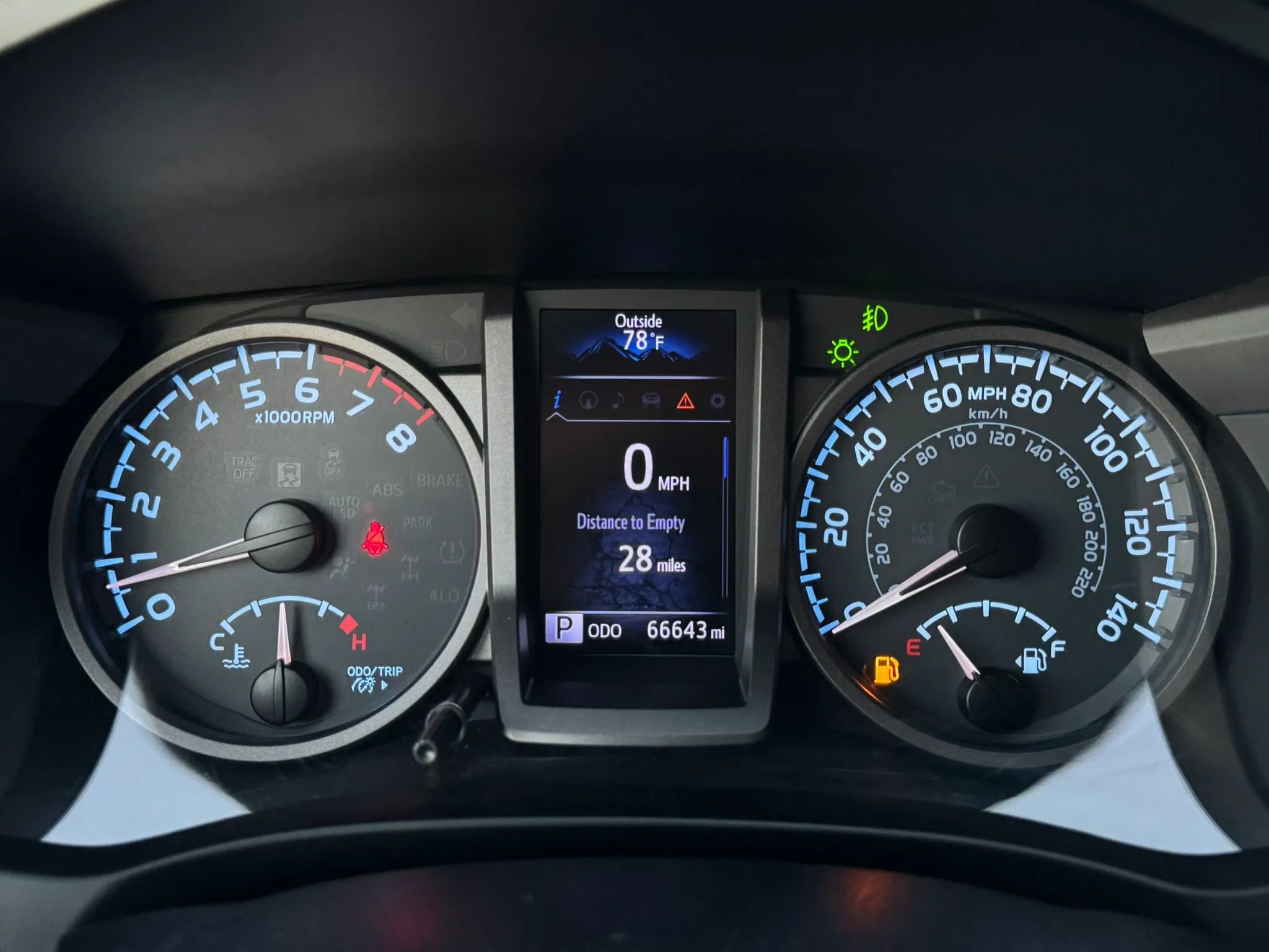 Used 2016 Toyota Tacoma TRD Sport RWD image 34