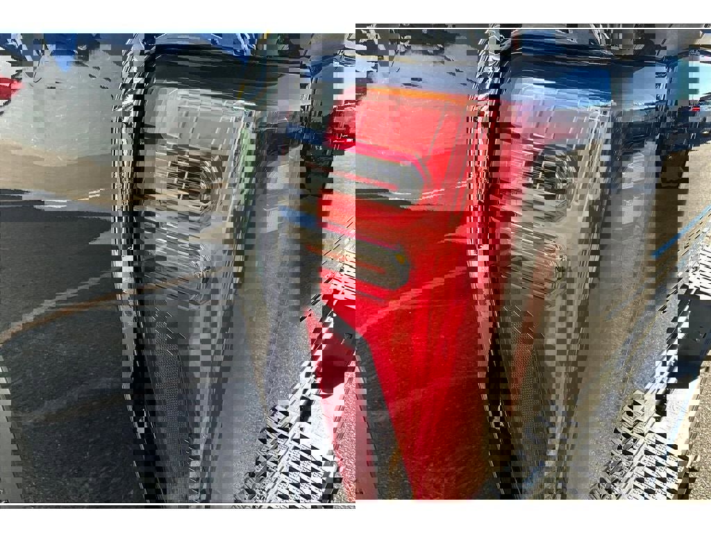 Used 2024 GMC Sierra 2500 AT4 image 34