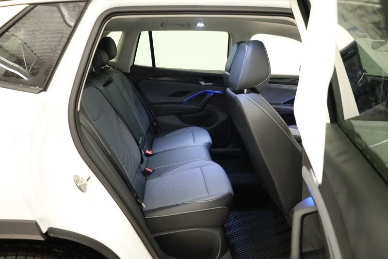 New 2026 Volkswagen Tiguan SE AWD/4WD image 32