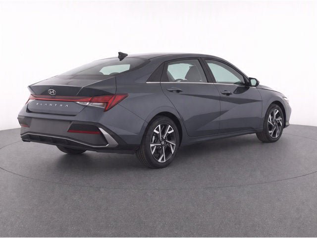 Used 2024 Hyundai Elantra SEL w/ Convenience Package FWD image 5