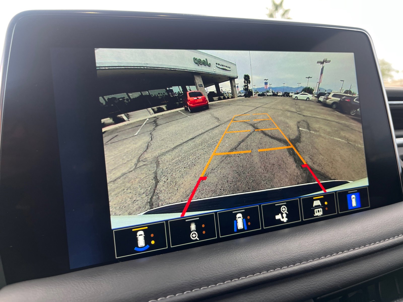 Used 2023 Chevrolet Tahoe Z71 w/ Luxury Package image 28