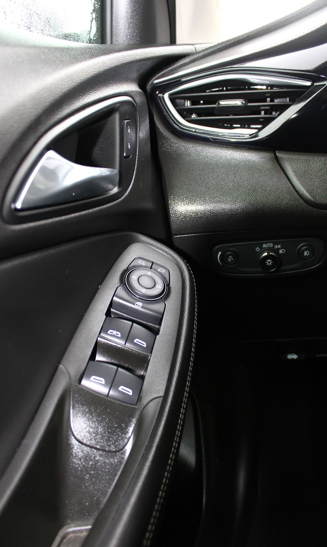 Used 2020 Buick Encore GX Select w/ Sport Touring Package image 16