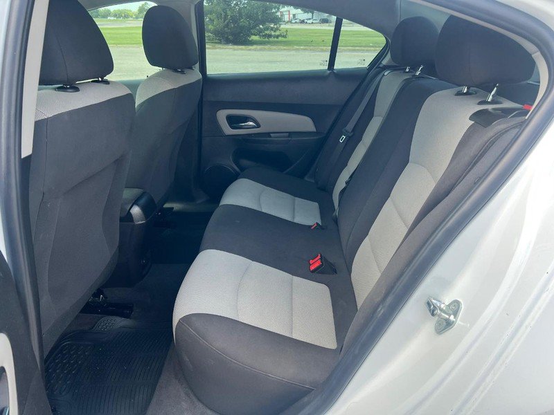 Used 2016 Chevrolet Cruze LS FWD image 9