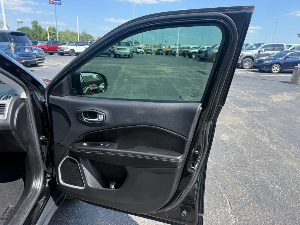 Used 2018 Jeep Compass Latitude AWD/4WD image 59