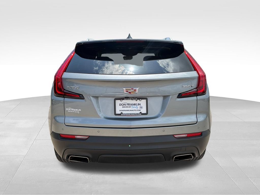 Used 2023 Cadillac XT4 Luxury w/ Cold Weather Package FWD image 4