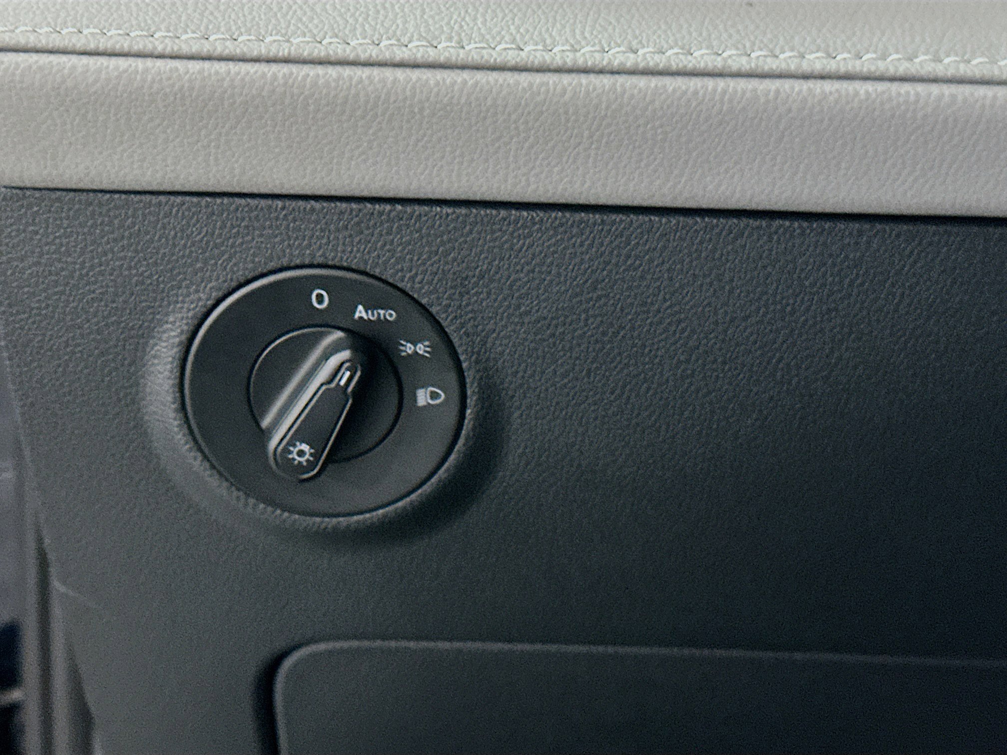 Used 2024 Volkswagen Taos SE image 17