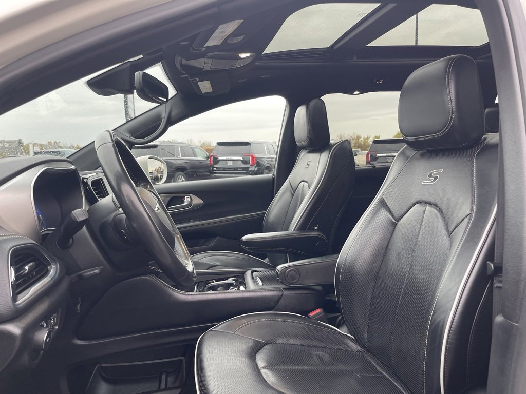 Used 2021 Chrysler Pacifica Limited w/ S Appearance Package image 22