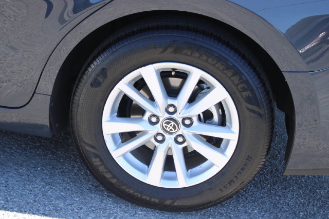 Used 2025 Toyota Camry LE w/ Convenience Package FWD image 6