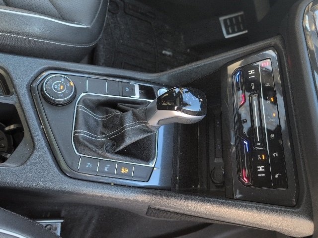 Used 2024 Volkswagen Tiguan SEL R-Line image 17